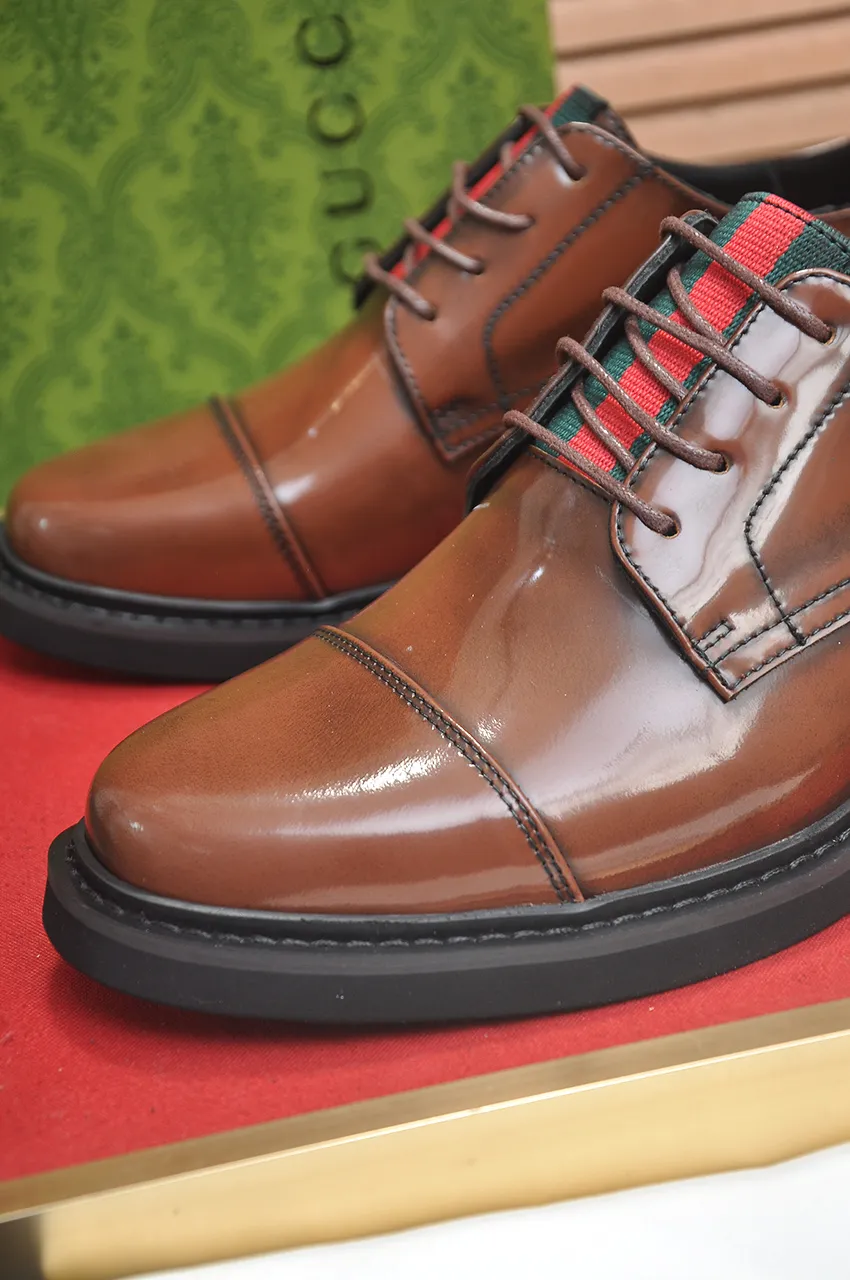 Men's shoes💰540💶Italy's top luxury men's shoe giant (GUCCI) (Gucci) (full cowhide lining) new arrival🍃Original European style🔰 Pleasant to the eye😍In order to make the shoes more durable and non-deformable🌀The production continues to follow traditional methods but there is still no lack of innovation💪Choose original sheepskin for the leather♻️ Smooth and natural And extra bright ⭐Made of imported cowhide, the first choice of rich people 38-45 (45 customized)